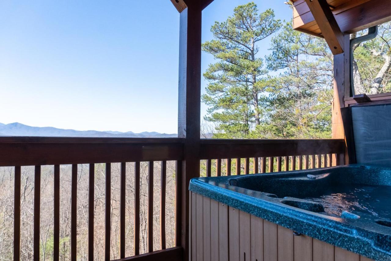 2 King Bedroom Cabin! 2 Jacuzzi Bath! Stunning Mtn View! Hot Tub! Game Room! Sevierville Exterior foto