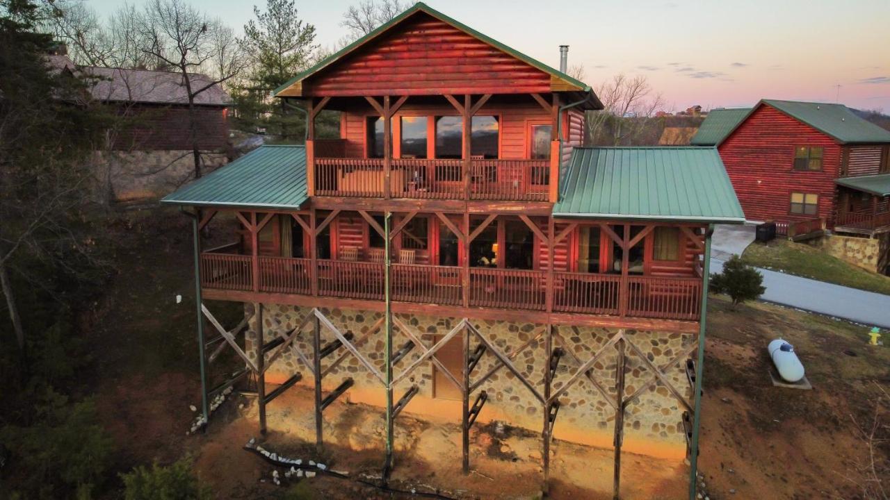 2 King Bedroom Cabin! 2 Jacuzzi Bath! Stunning Mtn View! Hot Tub! Game Room! Sevierville Exterior foto