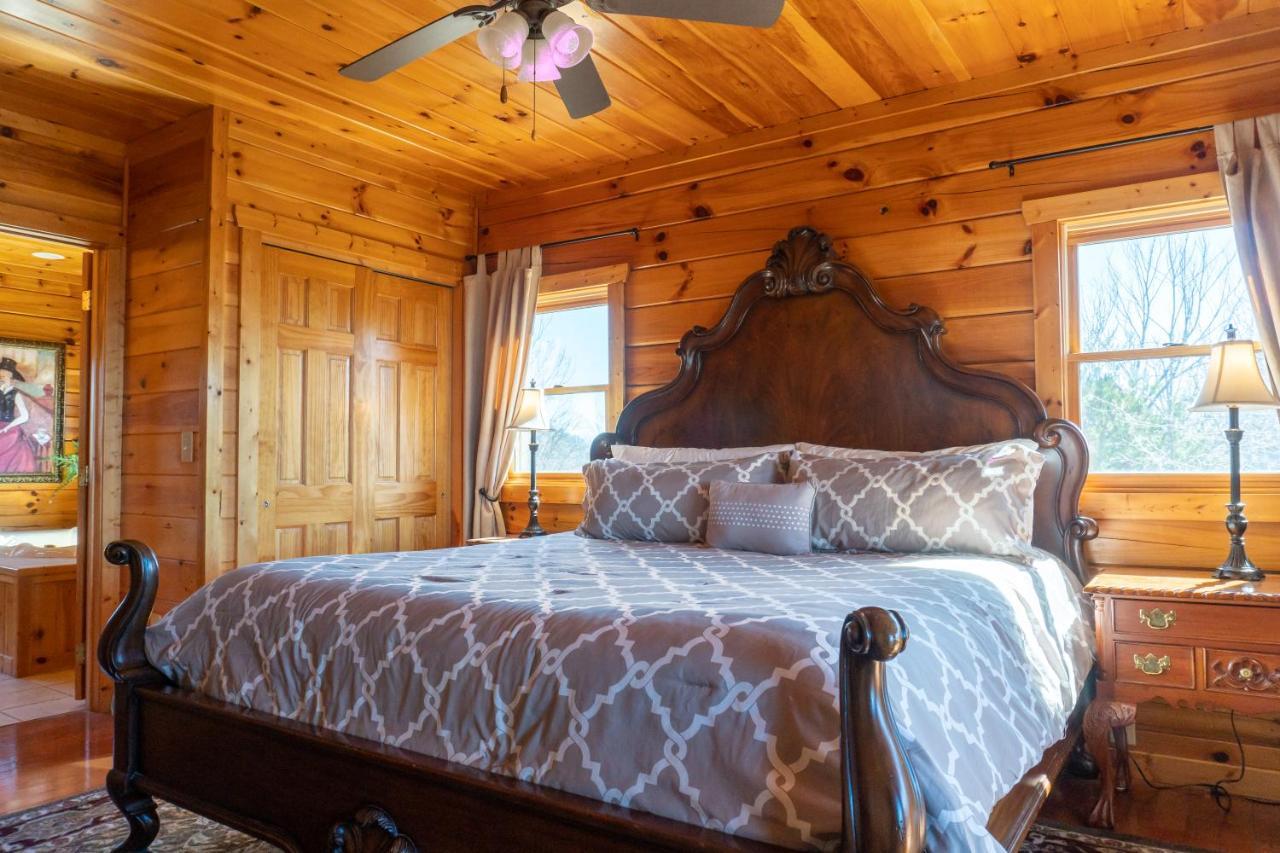 2 King Bedroom Cabin! 2 Jacuzzi Bath! Stunning Mtn View! Hot Tub! Game Room! Sevierville Exterior foto