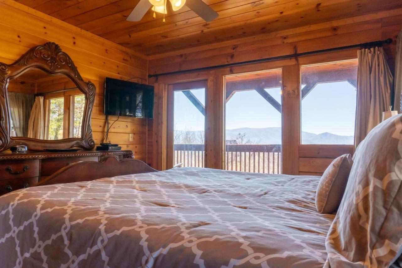 2 King Bedroom Cabin! 2 Jacuzzi Bath! Stunning Mtn View! Hot Tub! Game Room! Sevierville Exterior foto